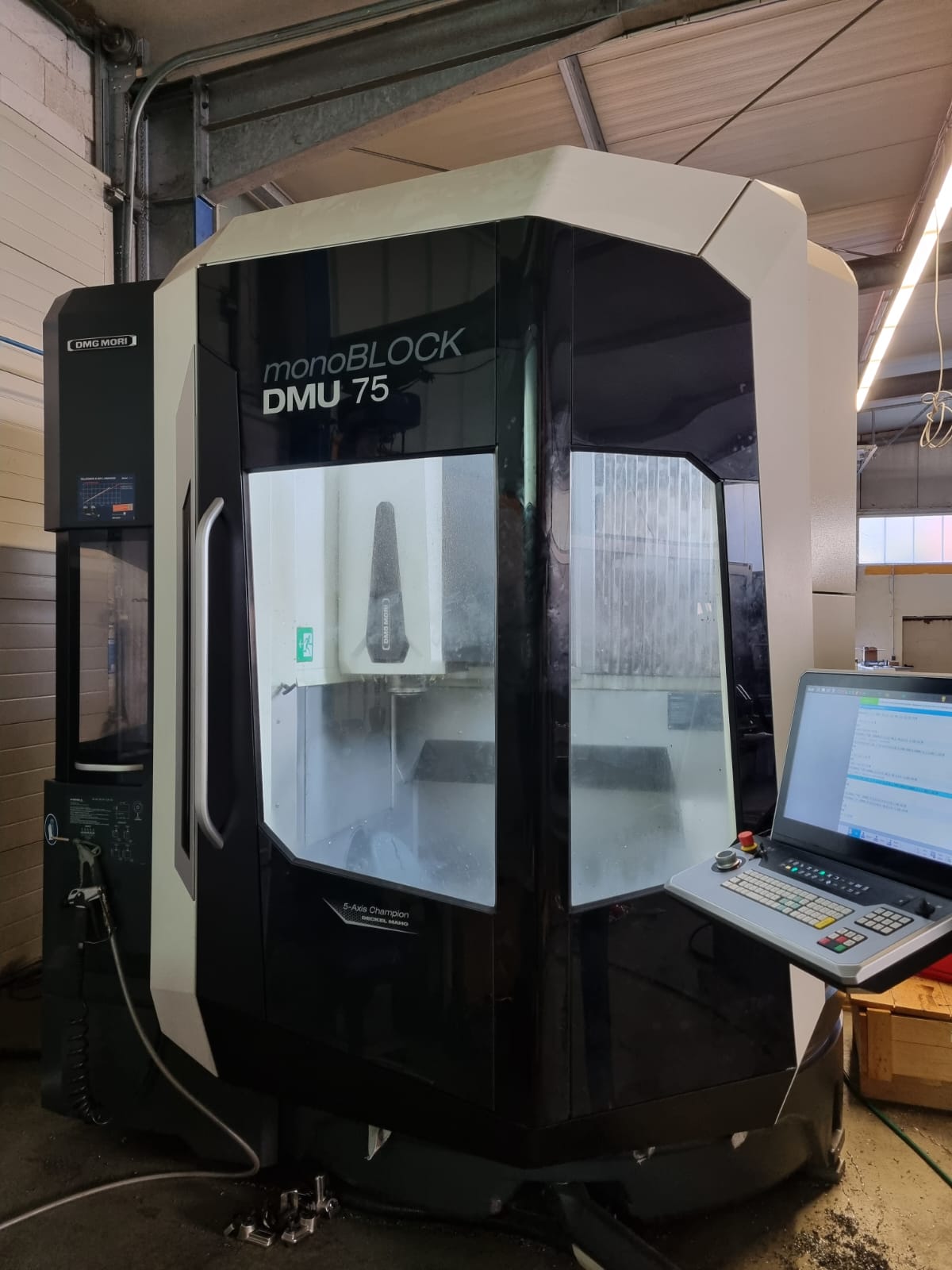 DMG MORI DMU 75 monoBLOCK – 5-axligt CNC-bearbetningscenter BA2355, begagnat