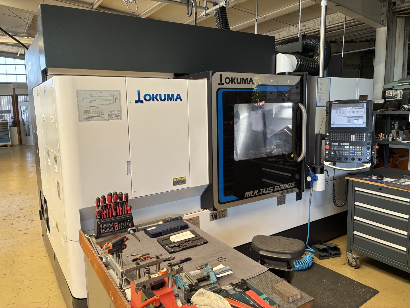OKUMA MULTUS B300II-W CNC-svarv- och fräscenter BA2400, begagnad