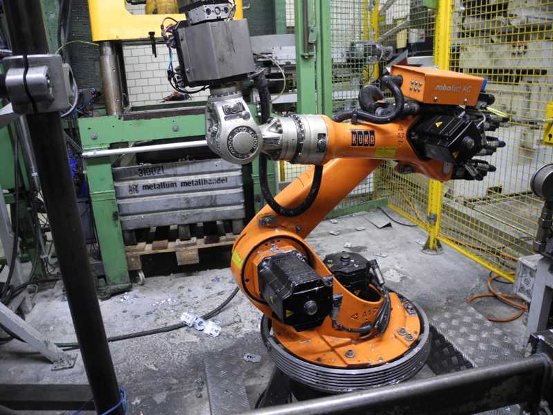 DSCN8821 Kuka KR 16-F, gjuterirobot, begagnad HR1814